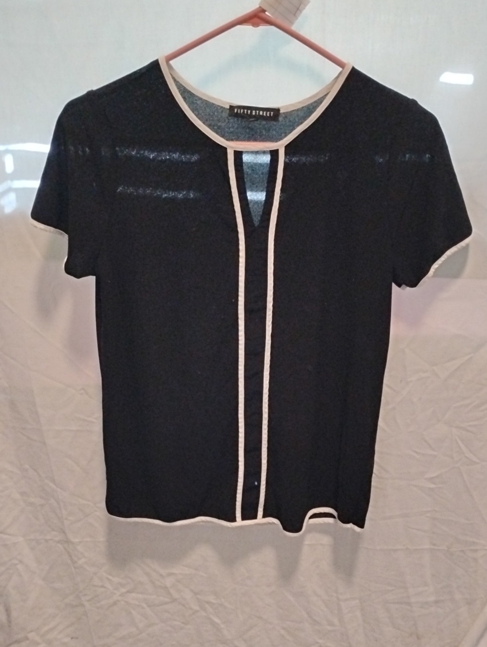 Fifty Street Black Contrast White Trim Split Neck Short Sleeve Top Size Small